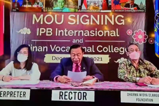 The signing ceremony of the cooperation project between Jinan Vocational College and IPB International took place