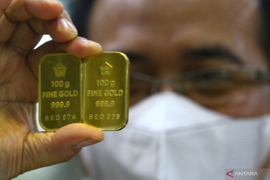 Harga emas Antam Senin pagi turun Rp1.000 per gram