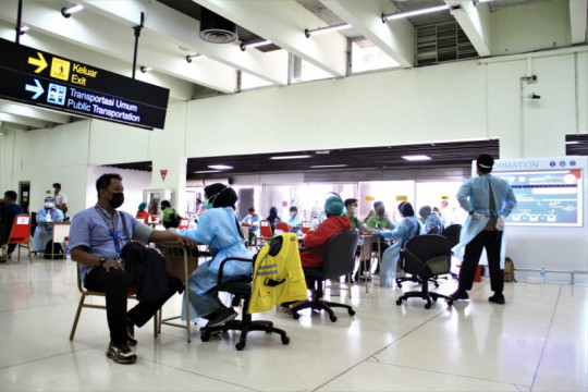 Vaksinasi calon penumpang di Bandara AP II lebih dari 100.000 orang