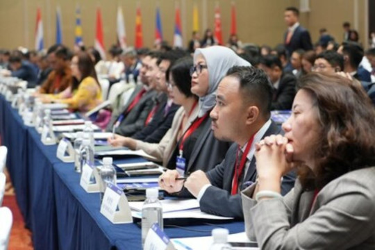 Laporan Pertama tentang Dinamika Hukum Bisnis di ASEAN Diluncurkan dalam 6th China-ASEAN Legal Cooperation Forum