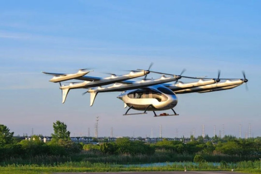 AutoFlight Rampungkan Uji Terbang dengan Formasi Tiga Pesawat Berbeda, V5000 Matrix Resmi Masuki Tahap Kelaikudaraan