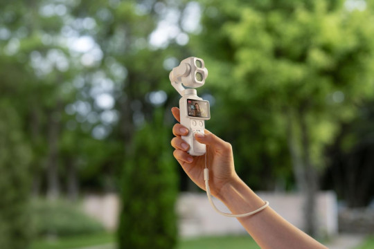 DJI Osmo Pocket 4P Pearl White Resmi Hadir di Pasar Global, Tawarkan Sentuhan Gaya yang Trendi bagi Kreator Sinematik