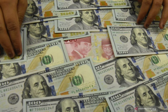 Dolar dekati tertinggi 16 bulan dipicu spekulasi kenaikan suku bunga