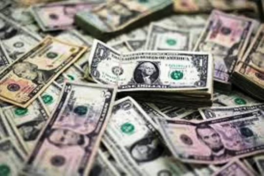 Dolar AS Sedikit Menguat Saat Investor Pantau Penyebaran Omicron