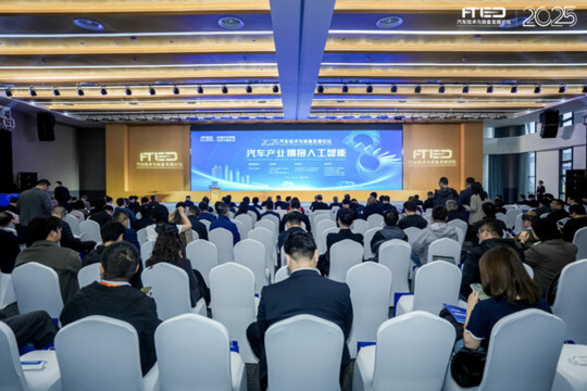 Building on Equipment, Leading with Technology: Industry Leaders Explore New Pathways