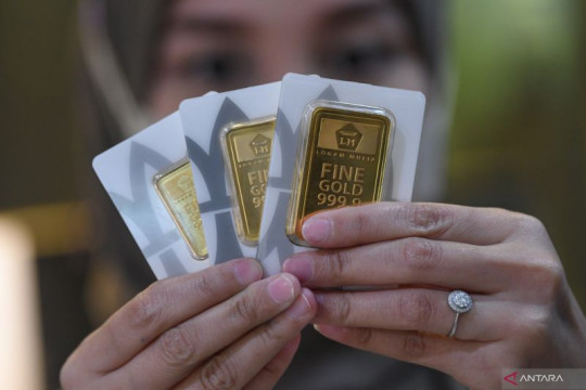 Harga emas Antam hari ini turun Rp2.000 per gram
