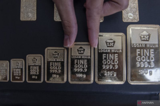 Emas kembali jatuh di bawah 1.800 dolar, karena "greenback" menguat