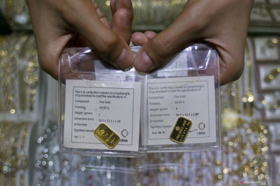 Harga emas Antam turun Rp5.000 menjadi Rp2,718 juta/gr pada Jumat