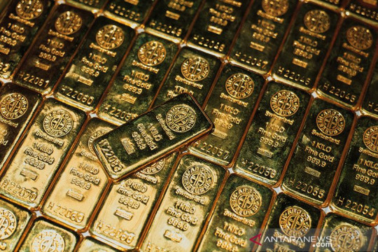 Emas bertahan di sekitar tertinggi 2 bulan di perdagangan Asia