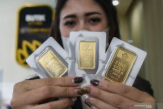Emas turun di Asia tertekan kenaikan dolar dan imbal hasil obligasi AS