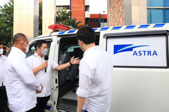 Percepat Mobilisasi Pasien COVID-19, Grup Astra Serahkan Bantuan Ambulans Pada BNPB