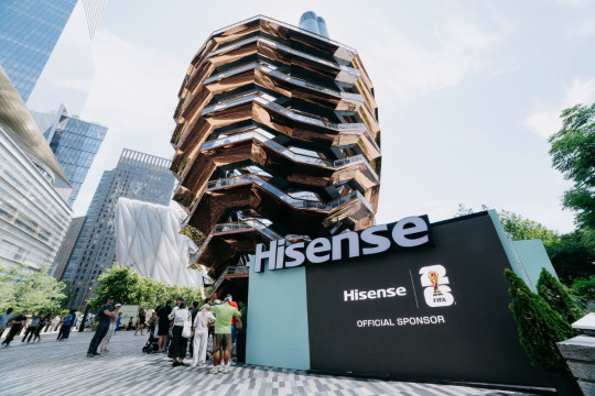 Hisense Gelar Instalasi Interaktif Bertema RGB, Dukung Euforia FIFA World Cup 2026™ di New York
