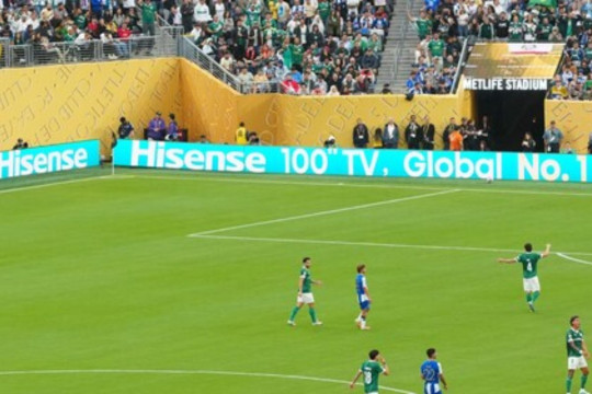 Hisense Tampil sebagai Pemimpin Pasar Lewat Pesan Bertajuk "HISENSE 100" TV, GLOBAL No.1" di Sejumlah Stadion