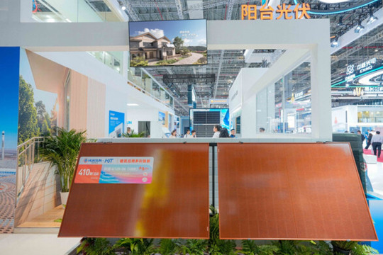 HJT Everywhere: Huasun Demonstrates Flexible PV Integration from Balconies to Electric Vehicles at SNEC 2025