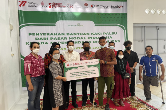 Pasar Modal Indonesia Berikan Bantuan Kaki Palsu di Sumut