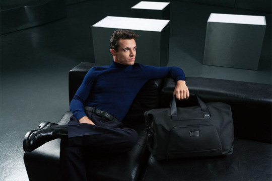 TUMI Luncurkan Koleksi TUMI Alpha Generasi Terbaru dengan Kampanye yang Dibintangi Lando Norris dan Wei Daxun