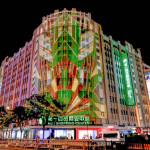Pusat Perbelanjaan Ikonik di Nanjing Road, No.1 Shopping Center, Hadirkan Pertunjukan Cahaya