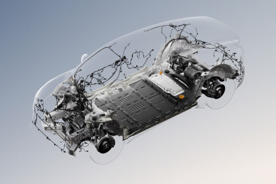 Lucid Ungkapkan Rincian Mobil Midsize yang Akan Datang dan Umumkan Aliran Pendapatan Rutin yang Baru