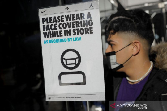 AS tak akan berlakukan lagi mandat masker di pesawat dan kereta
