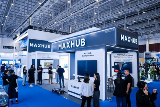 MAXHUB Drives Digital Transformation at 2026 BRICS New Industrial Revolution Expo