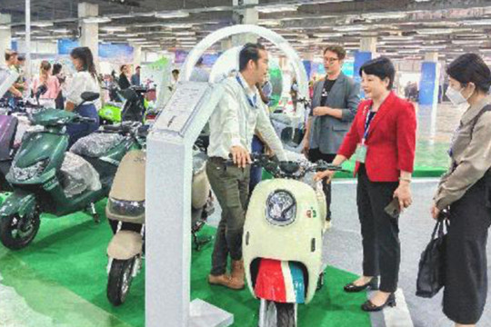 Kendaraan Listrik Energi Baru di Distrik Gangbei Kota Guigang Memasuki Pasar "Blue Ocean" ASEAN