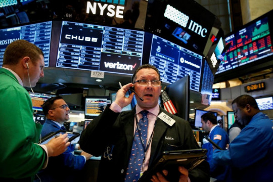 Wall Street ditutup bervariasi, saham teknologi menguat