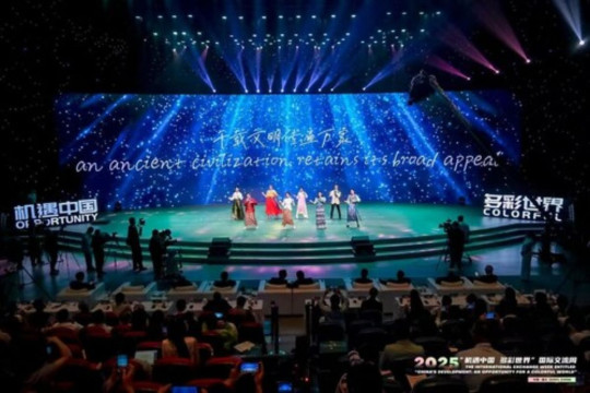 Pekan Pertukaran Internasional "Bersama Tiongkok, Jelajahi Dunia yang Berwarna-warni" Resmi Dimulai di Zunyi, Guizhou
