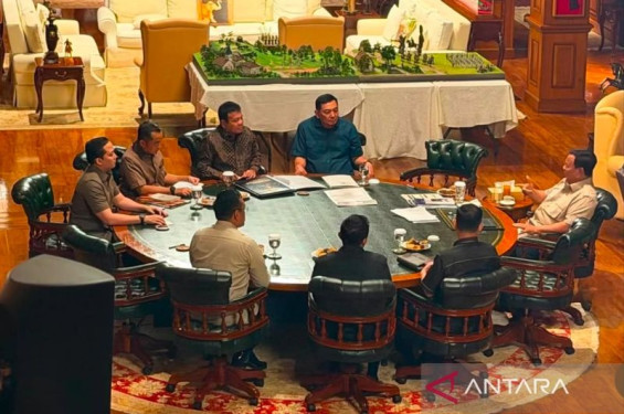 Prabowo perintahkan PLN-Pertamina segera pangkas anak-cucu perusahaan