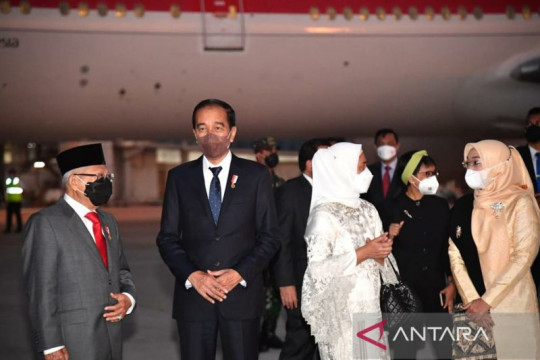 Presiden Jokowi dan Ibu Iriana tiba di Indonesia usai kunker ke AS
