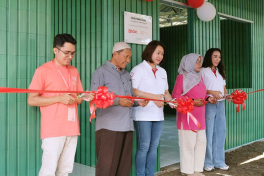Dukung Pendidikan dan Lingkungan di Indonesia, OCBC Melalui Program SPARTA Bangun Sekolah dengan Eco-Brick dari Sampah