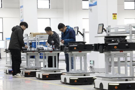 Robots steal the show at Big Data Expo