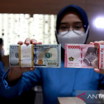 Rupiah pada Jumat pagi menguat jadi Rp17.955 per dolar AS