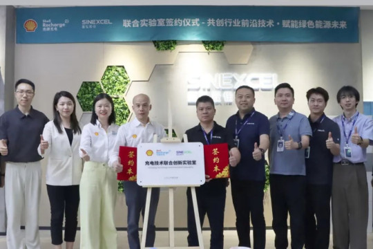 Shell Recharge dan SINEXCEL Jalin Kolaborasi, Bangun Laboratorium Bersama guna Mempercepat Teknologi Pengisian Daya EV