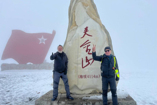 Two German writers retrace the Long March by bicycle