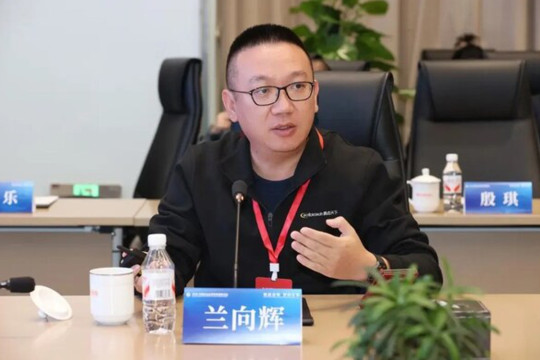 Simon Lan, Co-founder of eclicktech, Shares Insights at the Global Corporate Image Summit Forum