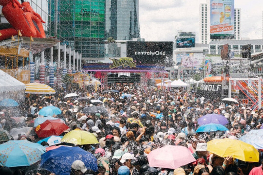 Spectacular Thailand's Songkran World Water Festival Sparkles Central World