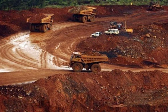 IHSG dibuka melemah, saham tambang masih dibayangi sentimen royalti
