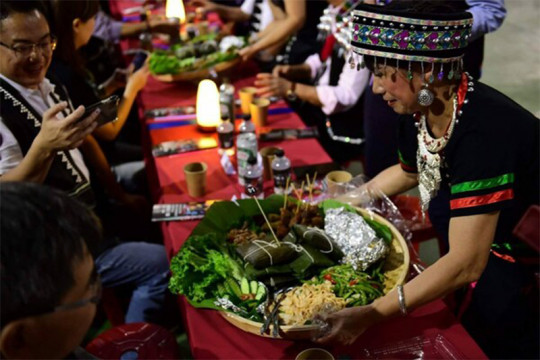 Perang Air & Tari Api di Longgang Rice Noodle Festival Mempromosikan Wilayah Golden Triangle di Dunia