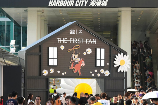 Toy Story | PEACEMINUSONE: THE FIRST FAN Project Makes Its Fourth Global Tour Stop at Harbour City