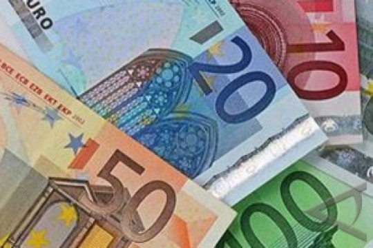 Harapan perdamaian di Ukraina angkat euro di Asia, dolar melemah