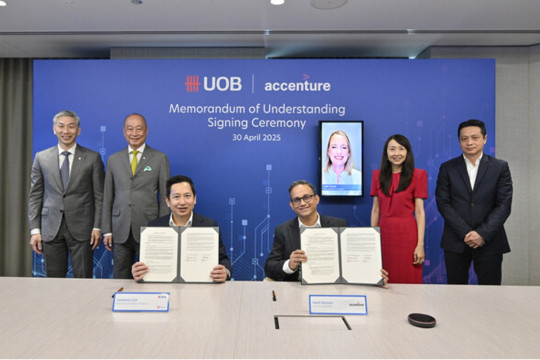 UOB and Accenture collaborate to transform customer experience using advanced technologies including GenAI
