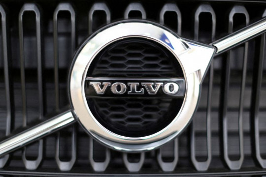 Volvo tangguhkan pengiriman mobil ke Rusia