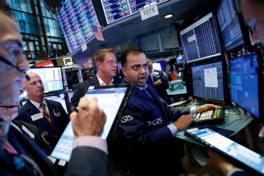 Wall Street ditutup bervariasi, indeks S&P 500 turun tipis 9,42 poin