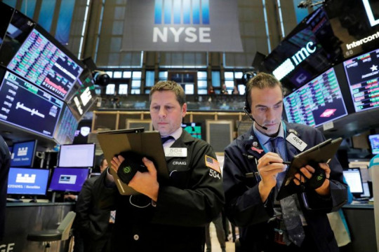 Wall Street ditutup menguat, investor fokus pada laporan perusahaan