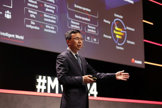 Yang Chaobin, Huawei: "Telecom Foundation Model" Mempercepat Transformasi Pintar